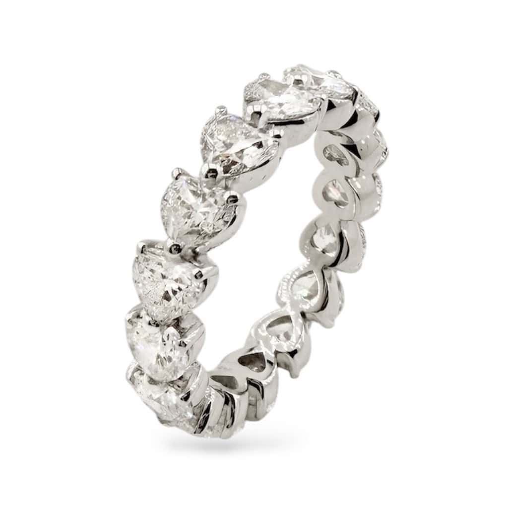 La fedina eternity, o anello eternity o anello dell'eternitร , รจ un gioiello di grande significato simbolico,bellezza classica e il suo design senza tempo amore eterno diamante simbolo impegno matrimonio