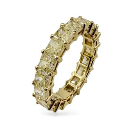 La fedina eternity, o anello eternity o anello dell'eternità, è un gioiello di grande significato simbolico,bellezza classica e il suo design senza tempo amore eterno diamante simbolo impegno matrimonio